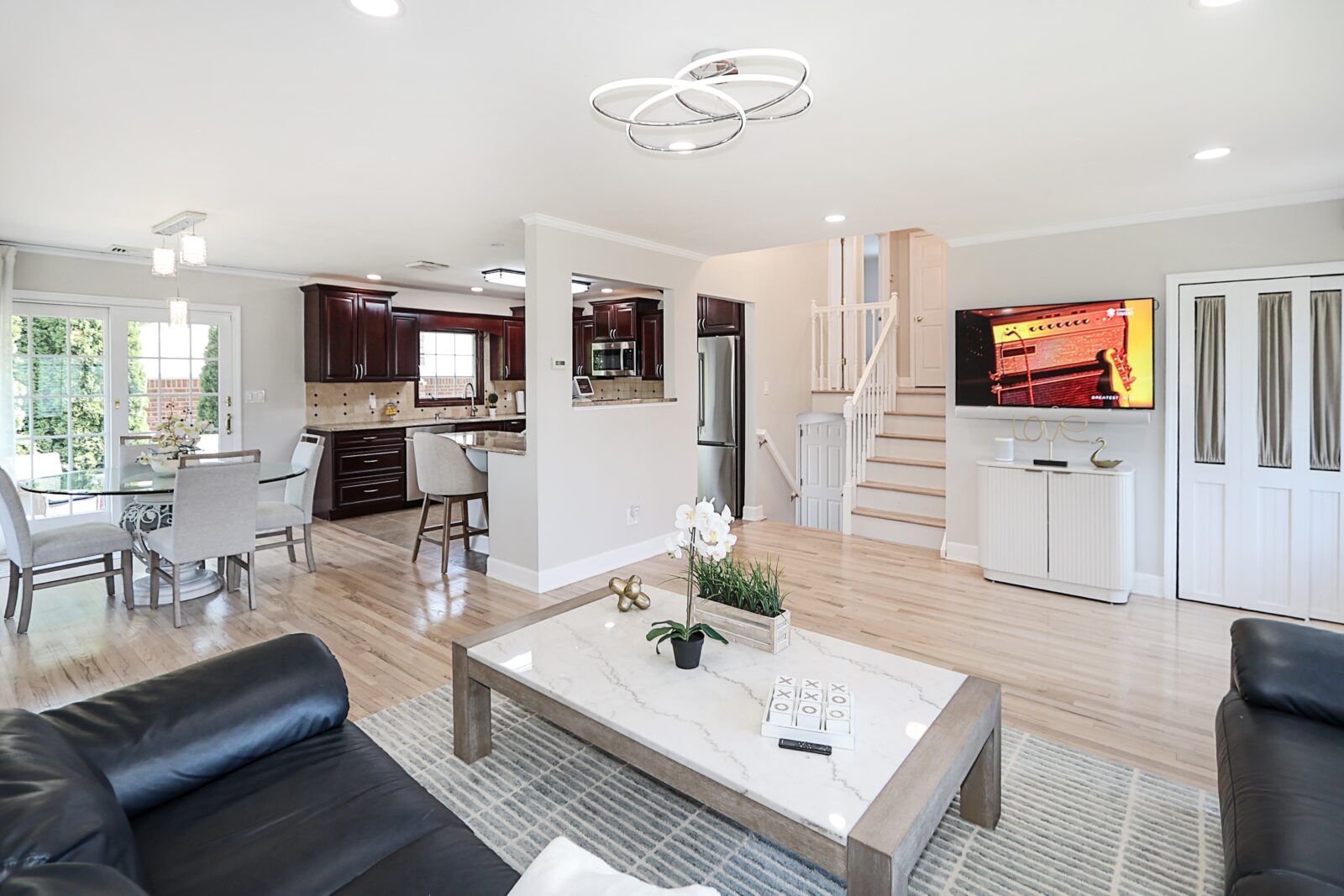12 Barnum Ave, Plainview 10-min