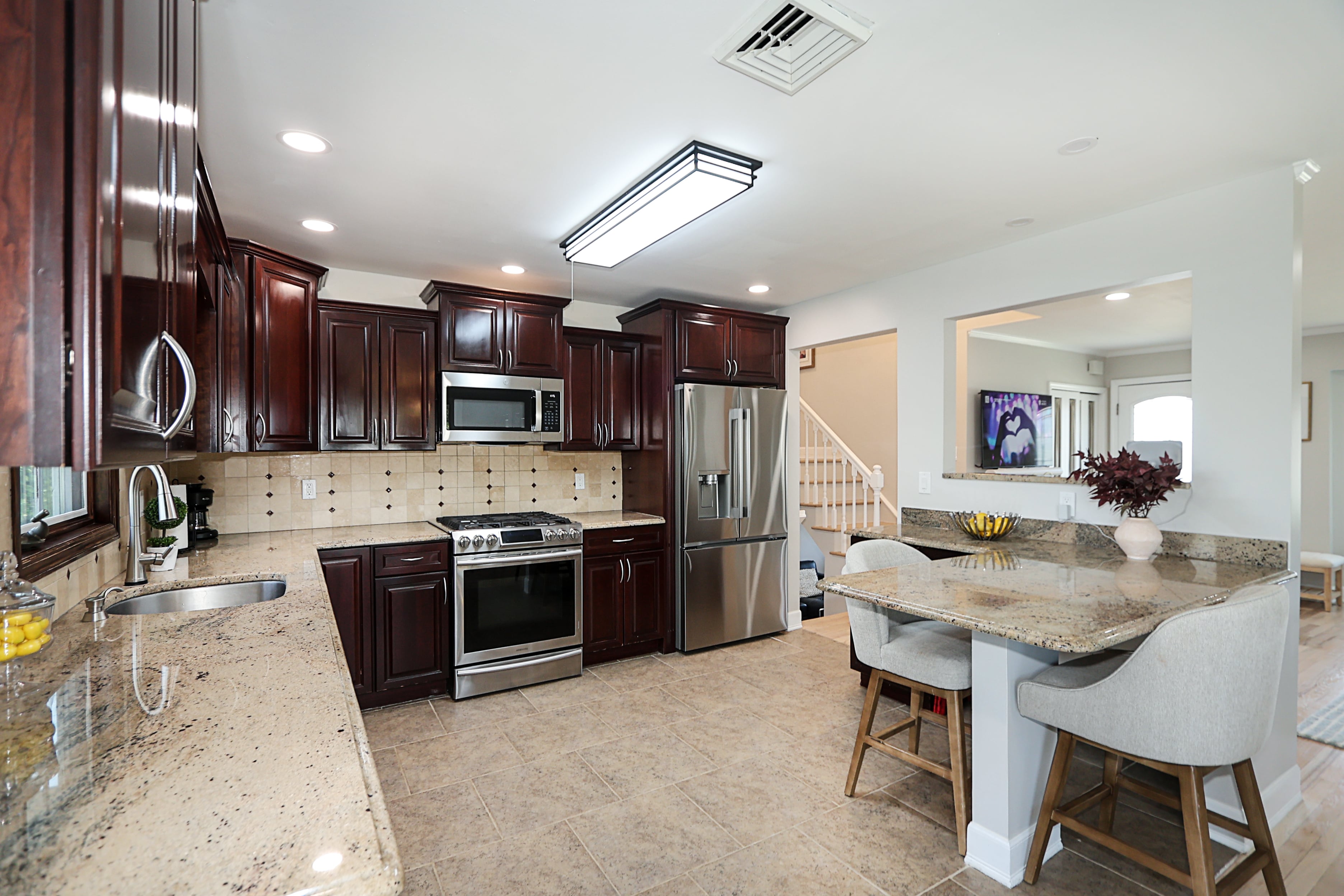 12 Barnum Ave, Plainview 15-min