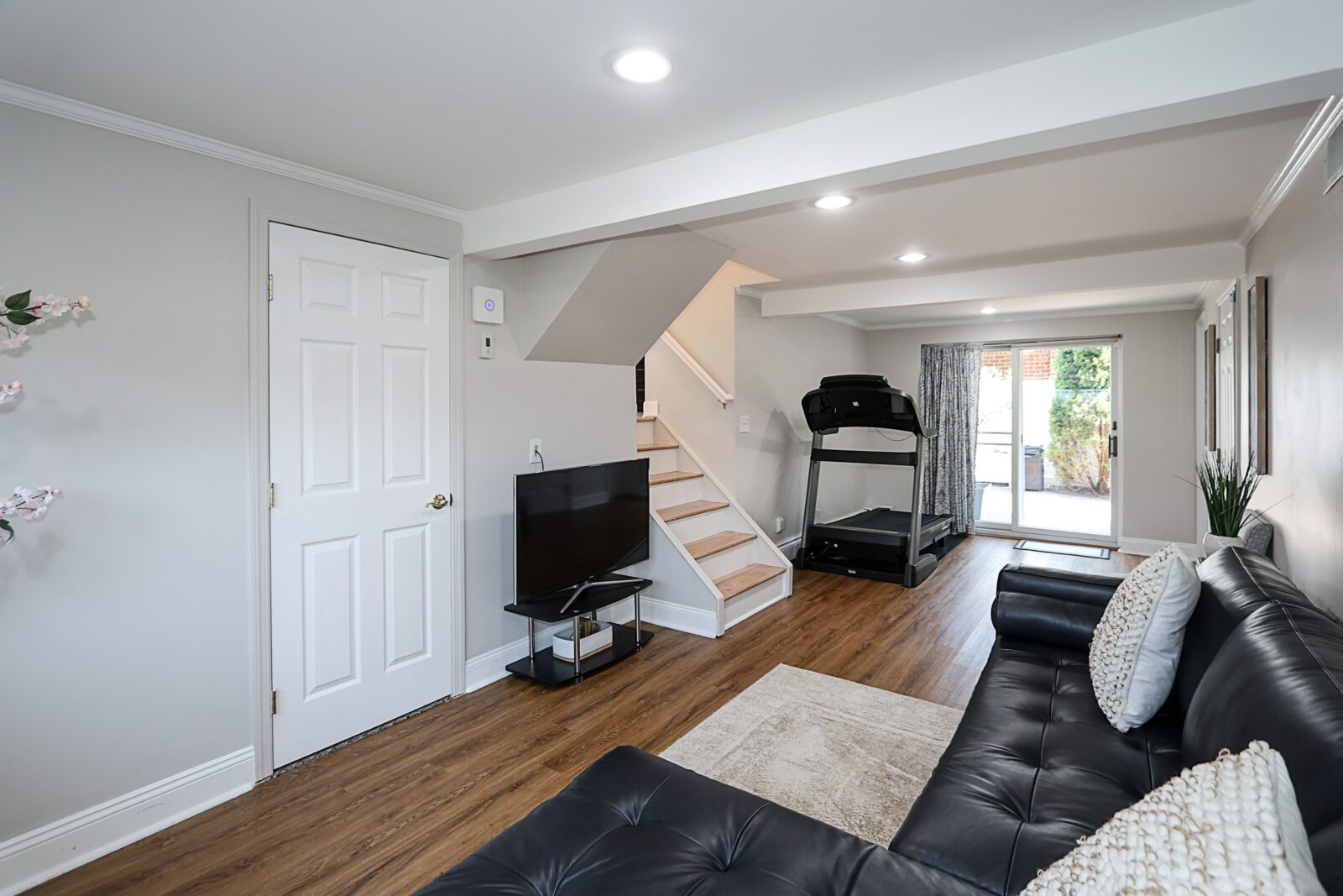 12 Barnum Ave, Plainview 25-min
