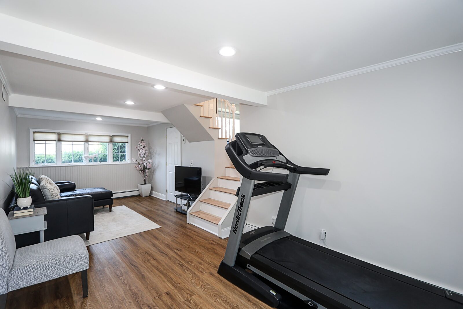12 Barnum Ave, Plainview 27-min